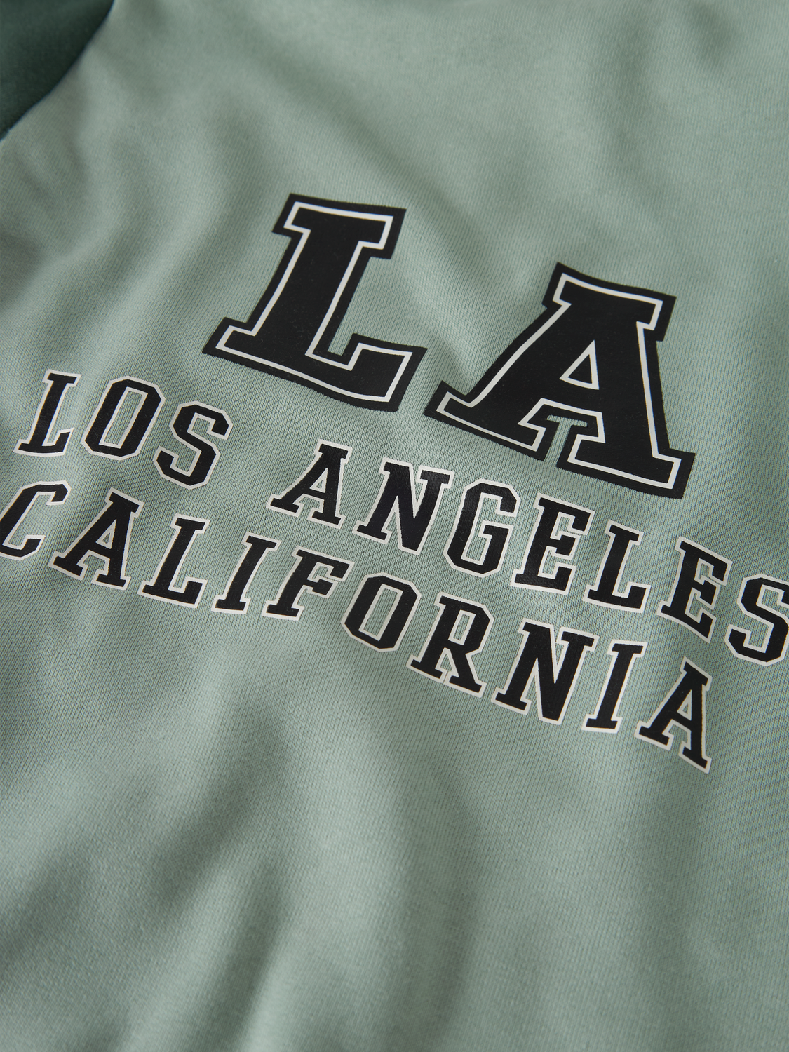 model_shot-front_full